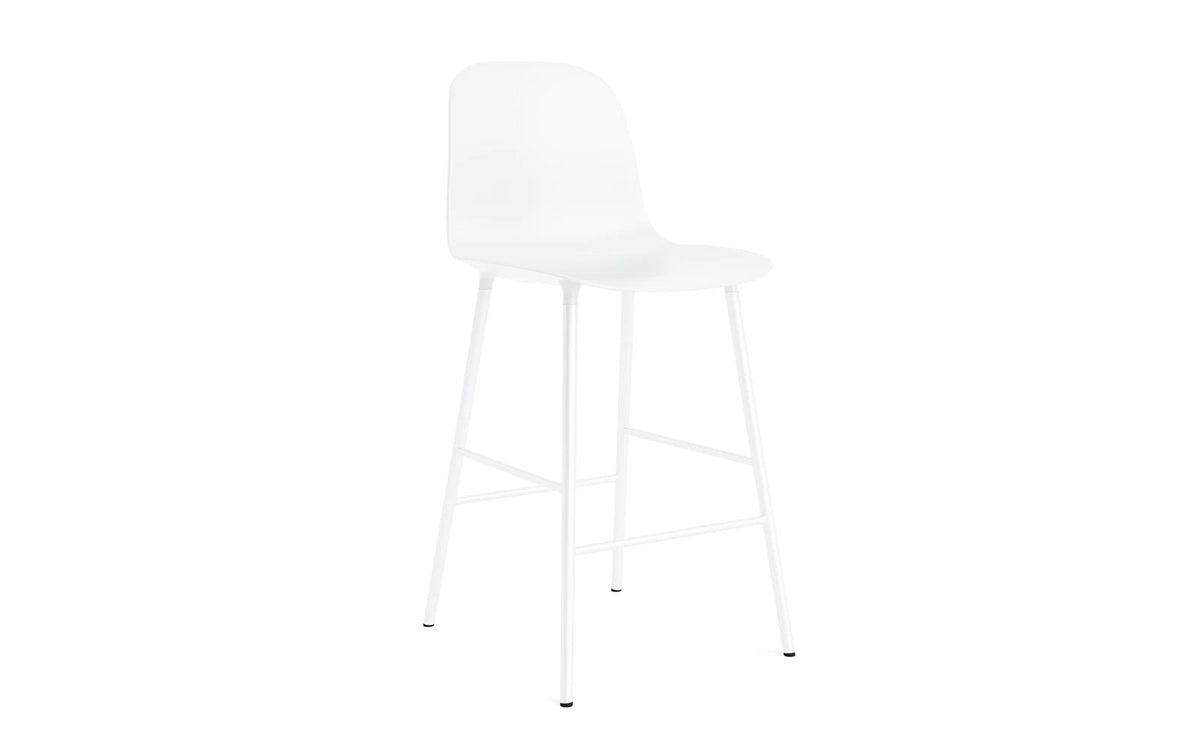 Form Barstuhl in Weiss präsentiert im Onlineshop von KAQTU Design AG. Barstuhl ist von Normann Copenhagen