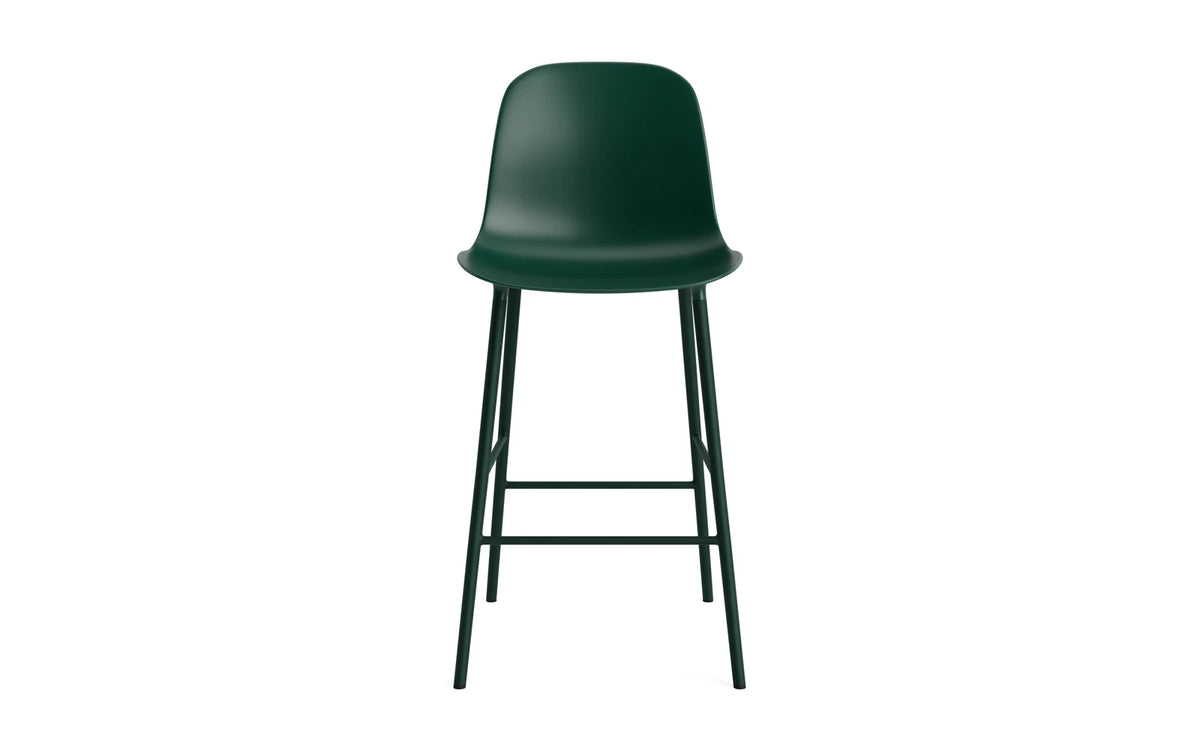 Form Barstuhl 65 cm Stahl/ Grün in Grün präsentiert im Onlineshop von KAQTU Design AG. Barstuhl ist von Normann Copenhagen