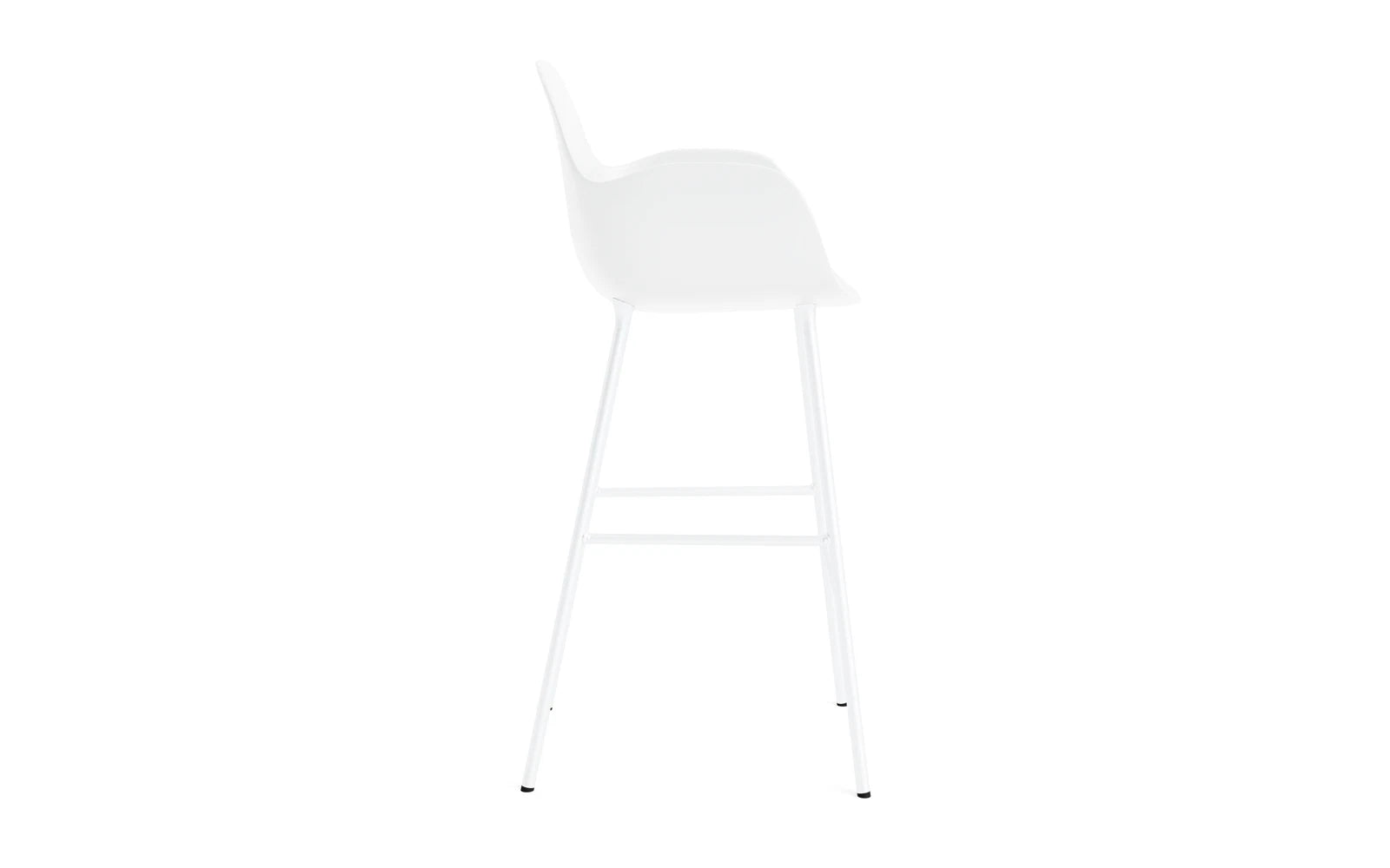 Entdecken Sie den Form Barstuhl mit Armlehne 75 cm von Normann Copenhagen – skandinavisches Design, das Stil und Funktionalität vereint.