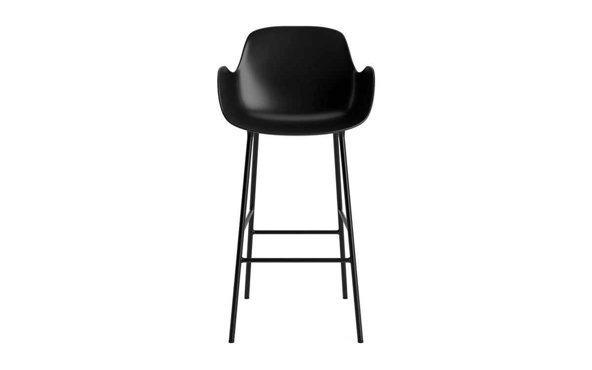 Form Barstuhl mit Armlehne 75 cm Stahl/ Schwarz in Schwarz präsentiert im Onlineshop von KAQTU Design AG. Barstuhl ist von Normann Copenhagen