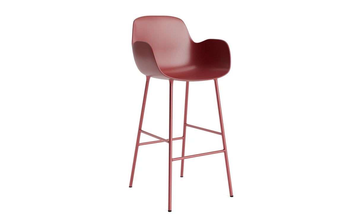 Form Barstuhl mit Armlehne in Rot präsentiert im Onlineshop von KAQTU Design AG. Barstuhl mit Armlehne ist von Normann Copenhagen