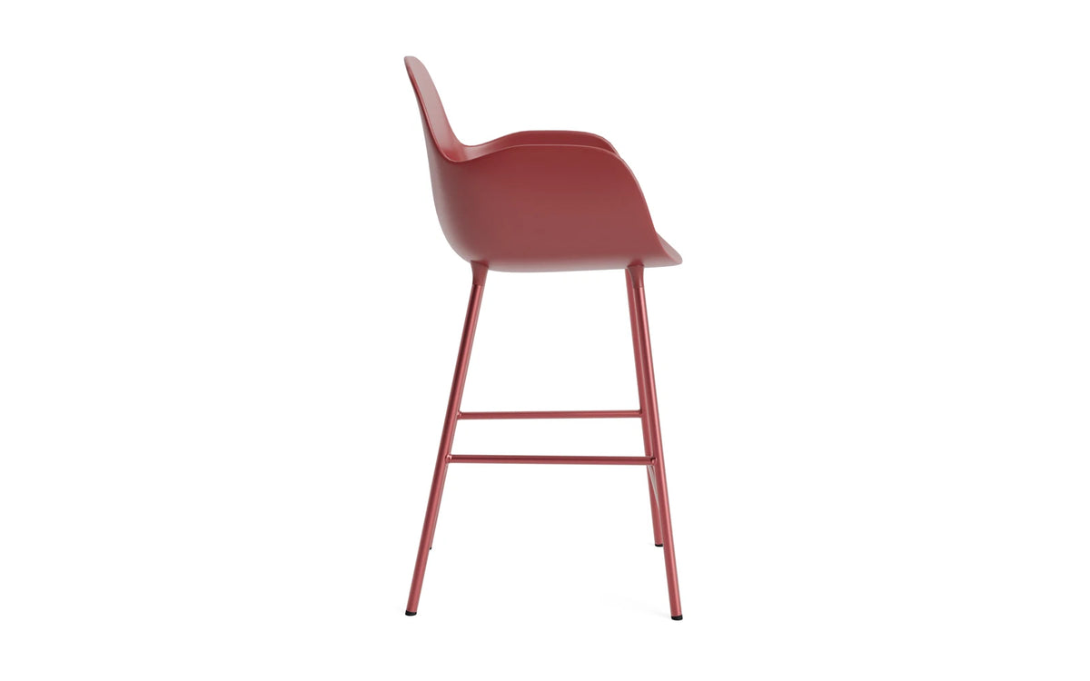 Form Barstuhl mit Armlehne 65 cm Stahl/ Rot in Rot präsentiert im Onlineshop von KAQTU Design AG. Barstuhl ist von Normann Copenhagen