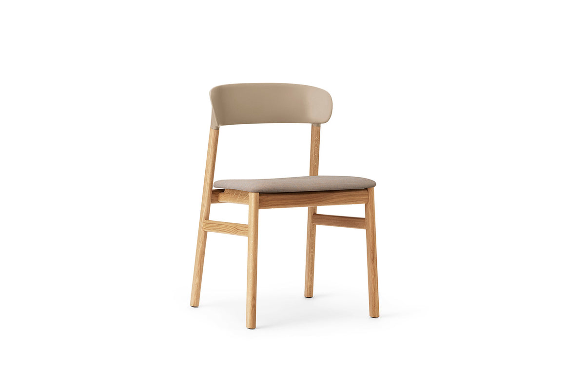 Herit Stuhl gepolstert in Remix Sand präsentiert im Onlineshop von KAQTU Design AG. Stuhl ist von Normann Copenhagen