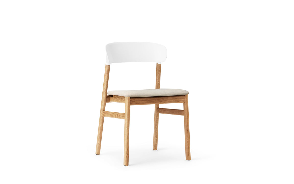 Herit Stuhl gepolstert in Remix weiss präsentiert im Onlineshop von KAQTU Design AG. Stuhl ist von Normann Copenhagen