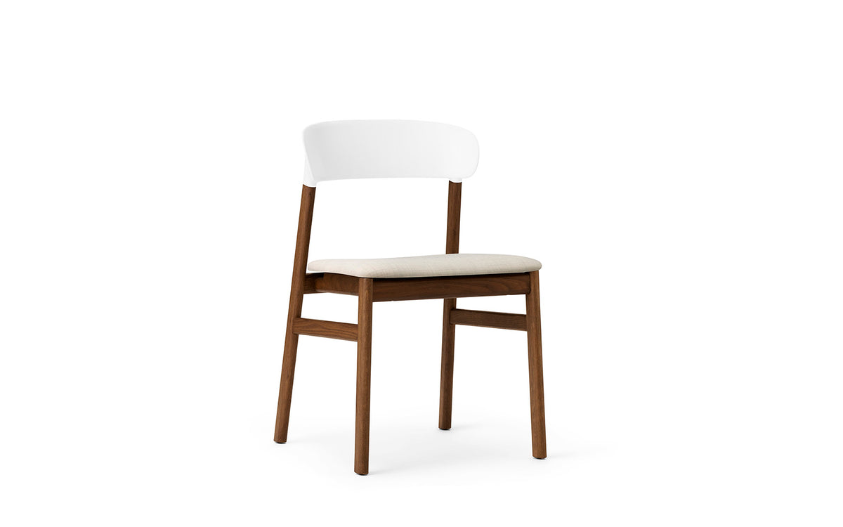 Herit Stuhl gepolstert in Remix weiß präsentiert im Onlineshop von KAQTU Design AG. Stuhl ist von Normann Copenhagen