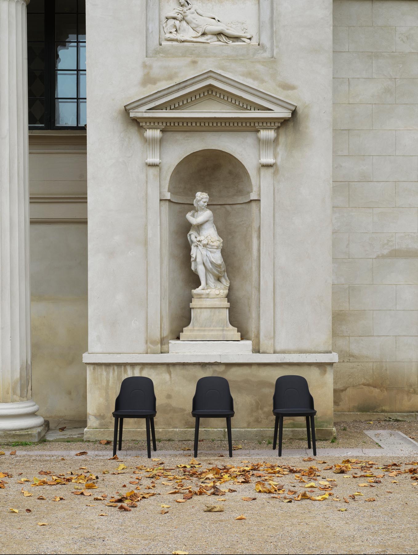 Der Allez Stuhl von Normann Copenhagen vereint modernes Design mit Komfort. Ideal für stilvolle Wohnräume und vielseitig einsetzbar.