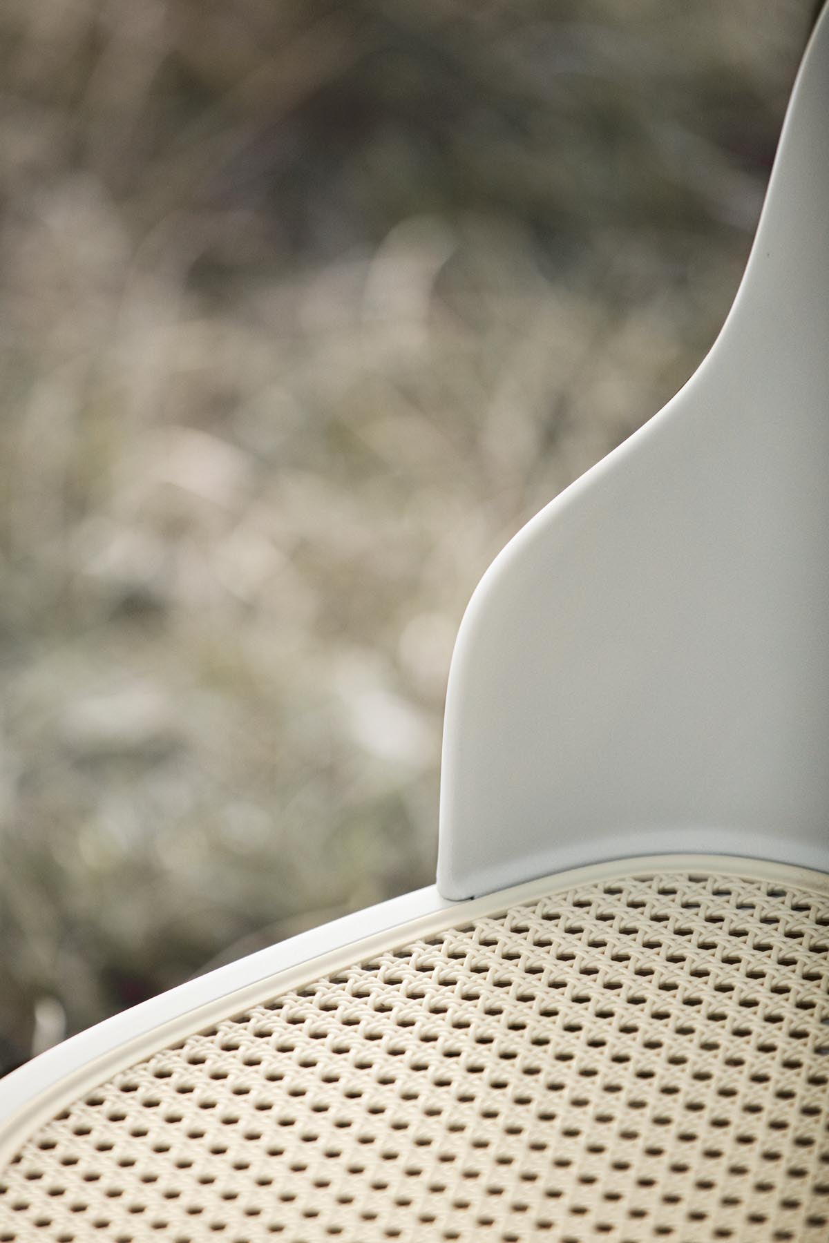 Allez Stuhl von Normann Copenhagen: Elegantes skandinavisches Design vereint mit praktischer Vielseitigkeit für jeden Raum.