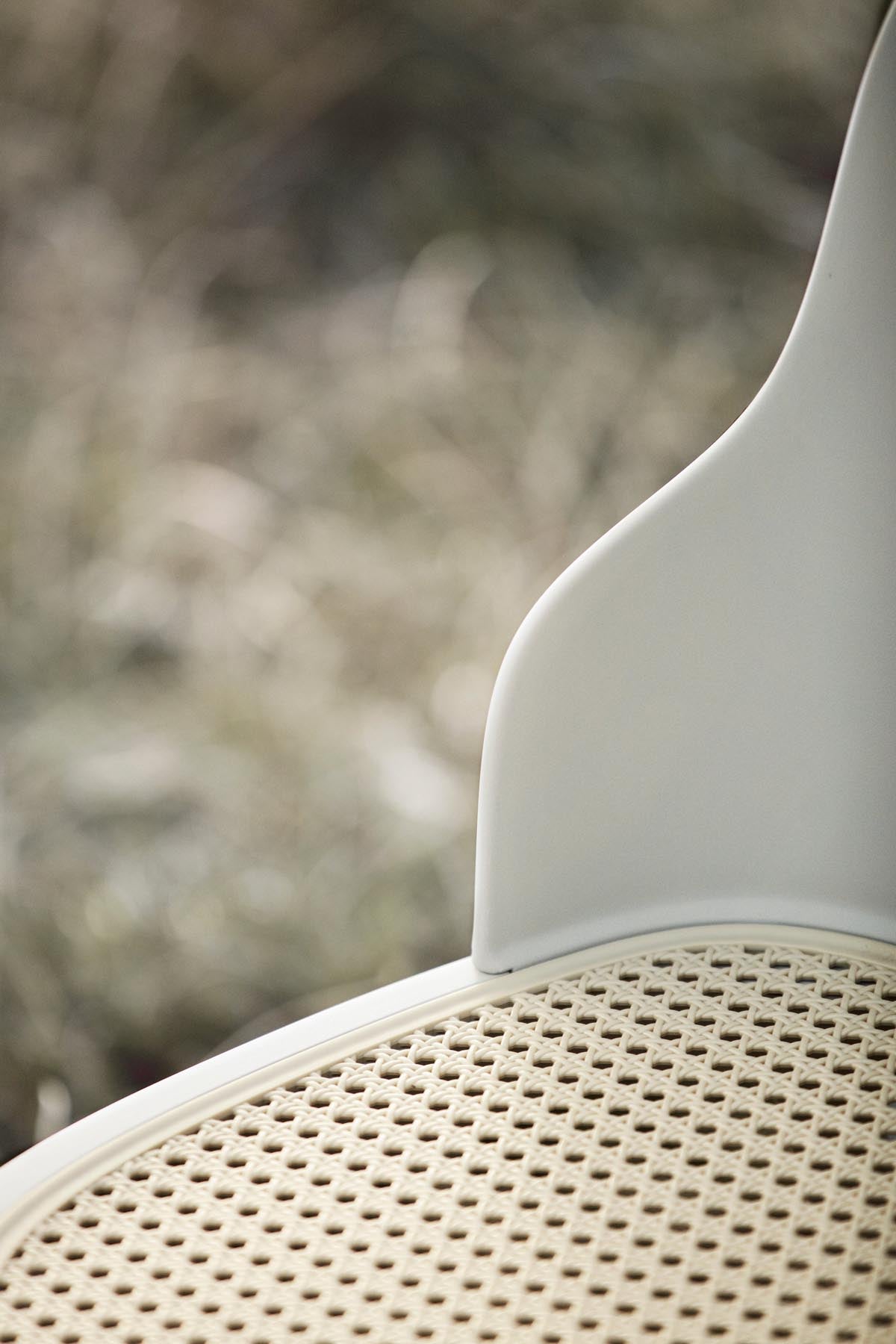 Erleben Sie den Allez Stuhl von Normann Copenhagen: Ein stilvolles, skandinavisches Design, das Funktionalität und Ästhetik harmonisch vereint.