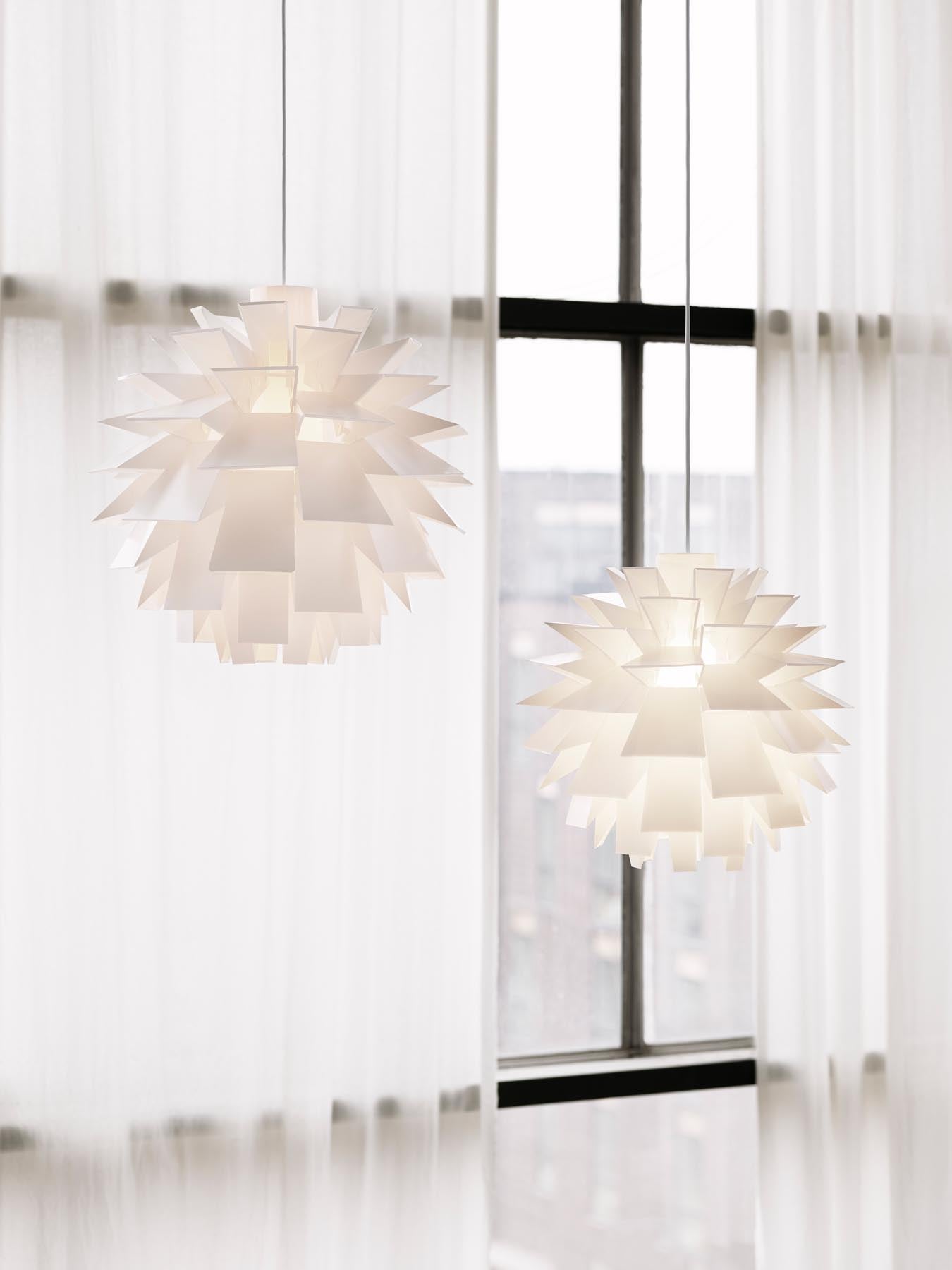 Erleben Sie die Norm 69 Lampe Klein von Normann Copenhagen – ein faszinierendes Design-Highlight, das jeden Raum stilvoll erleuchtet!
