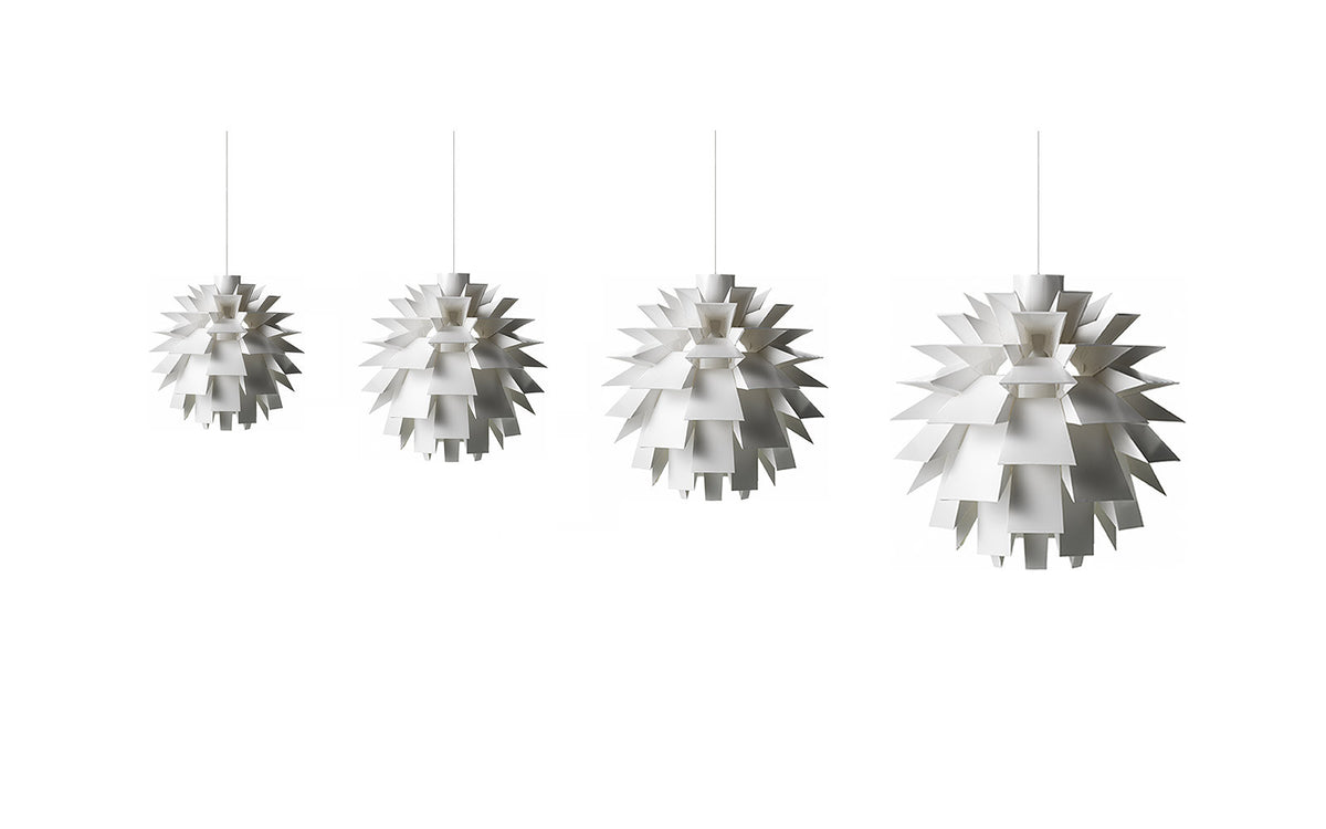 Norm 69 Lampe XXLarge in White präsentiert im Onlineshop von KAQTU Design AG. Pendelleuchte ist von Normann Copenhagen