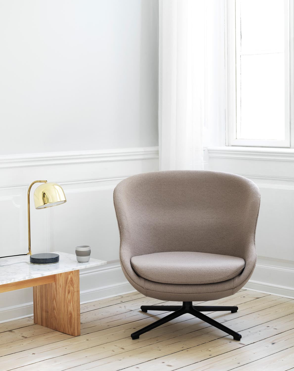 Grant Tischlampe EU in präsentiert im Onlineshop von KAQTU Design AG. Tischleuchte ist von Normann Copenhagen