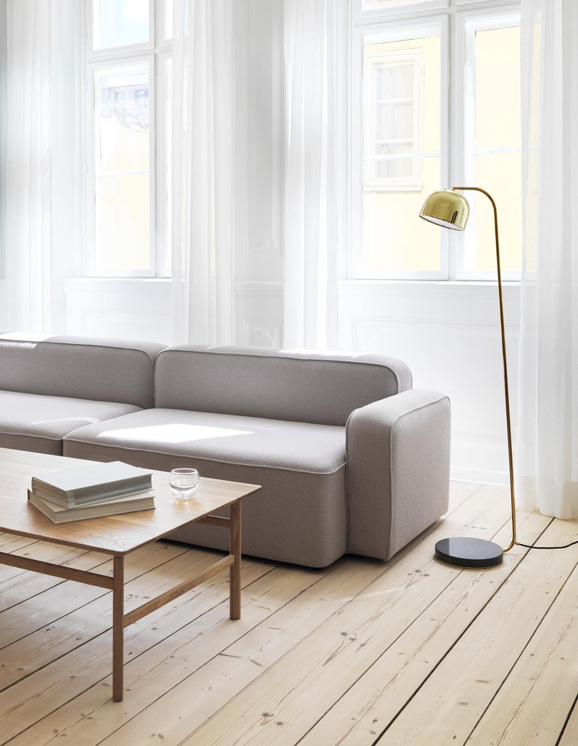 Grant Stehleuchte EU in präsentiert im Onlineshop von KAQTU Design AG. Stehleuchte ist von Normann Copenhagen