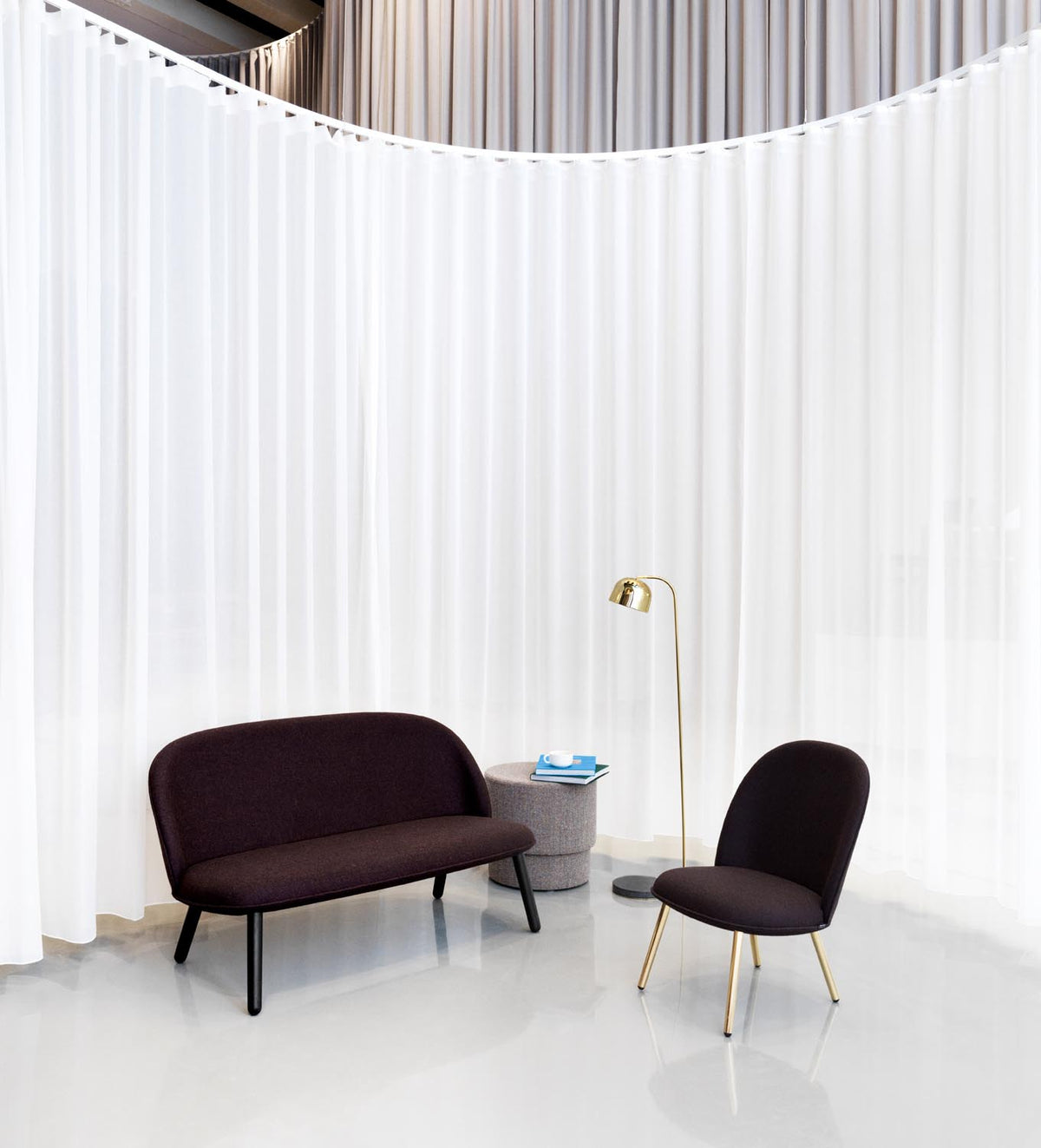 Grant Stehleuchte EU in präsentiert im Onlineshop von KAQTU Design AG. Stehleuchte ist von Normann Copenhagen