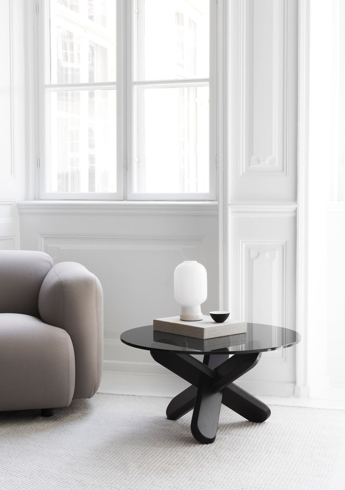 Amp Tischlampe EU weiss/weiss in weiss/weiss präsentiert im Onlineshop von KAQTU Design AG. Tischleuchte ist von Normann Copenhagen