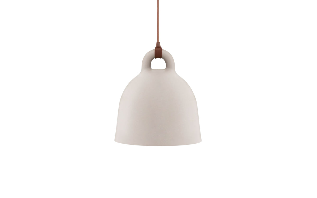 Bell Lampe medium EU in Sand präsentiert im Onlineshop von KAQTU Design AG. Pendelleuchte ist von Normann Copenhagen