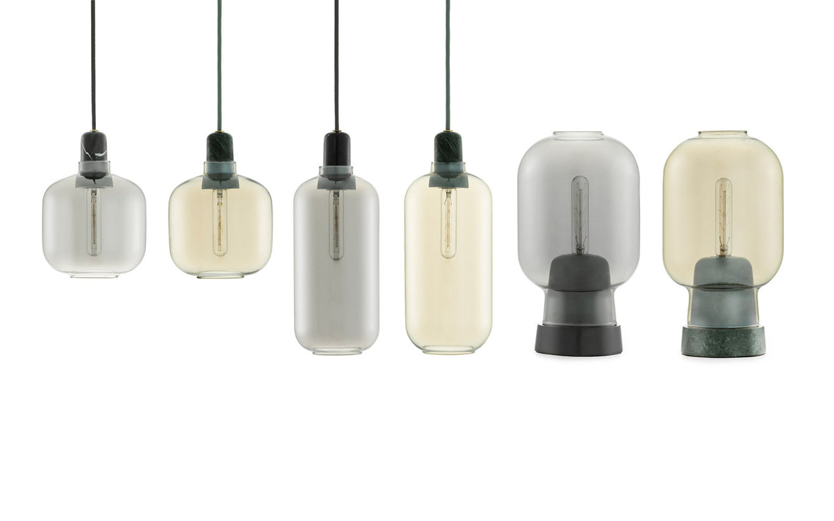 Amp Tischlampe EU rauchschwarz in Rauchschwarz präsentiert im Onlineshop von KAQTU Design AG. Tischleuchte ist von Normann Copenhagen