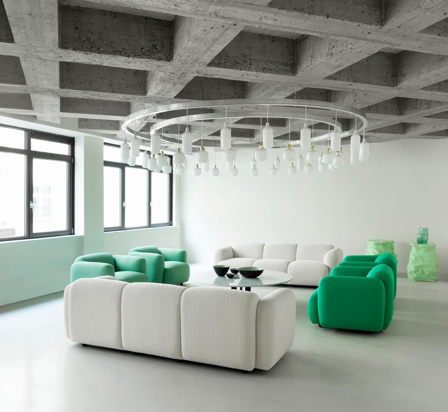 Zeitlose Amp Lampe gross EU: Skandinavisches Design von Normann.