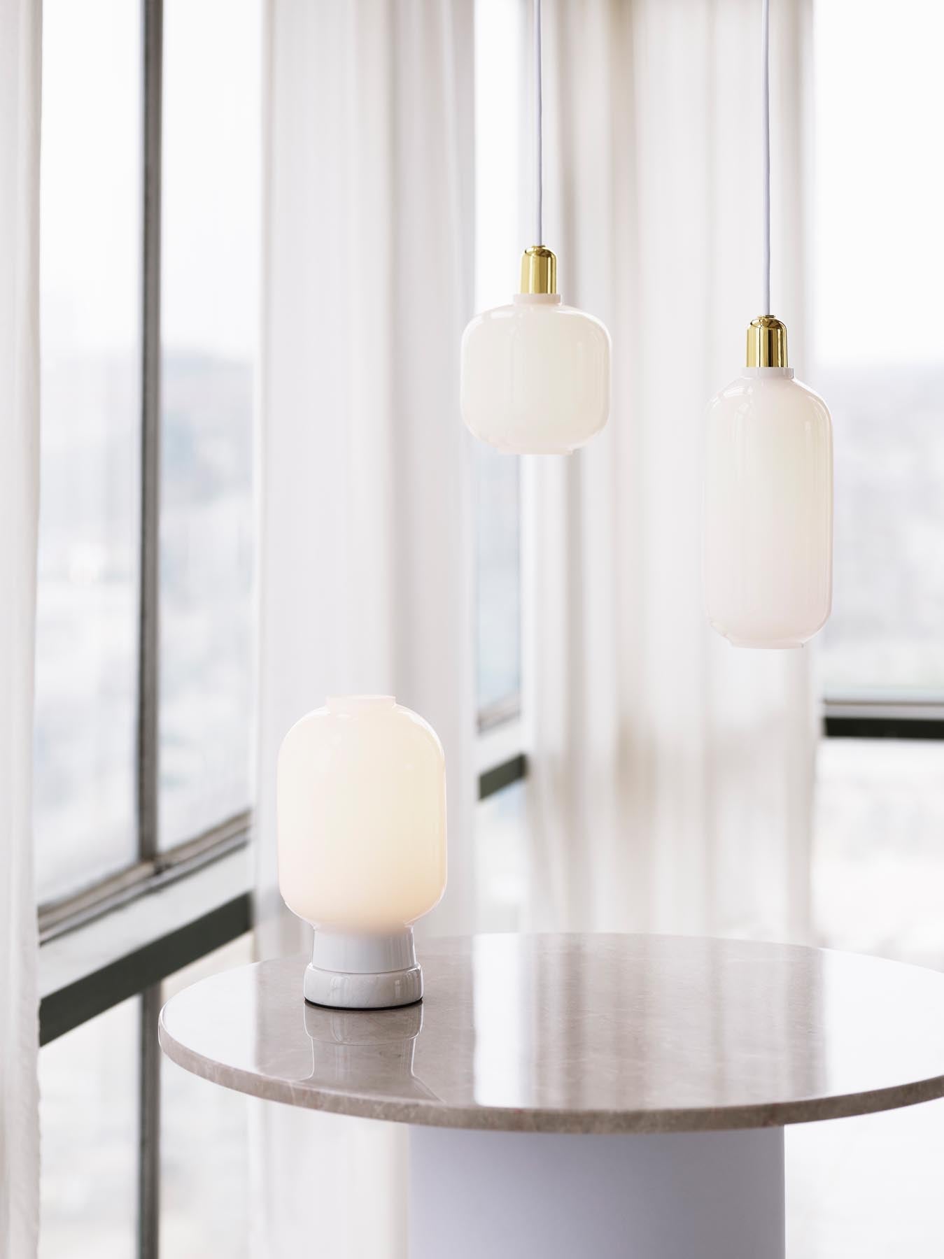 Zeitlose Amp Lampe gross EU: Skandinavisches Design von Normann.