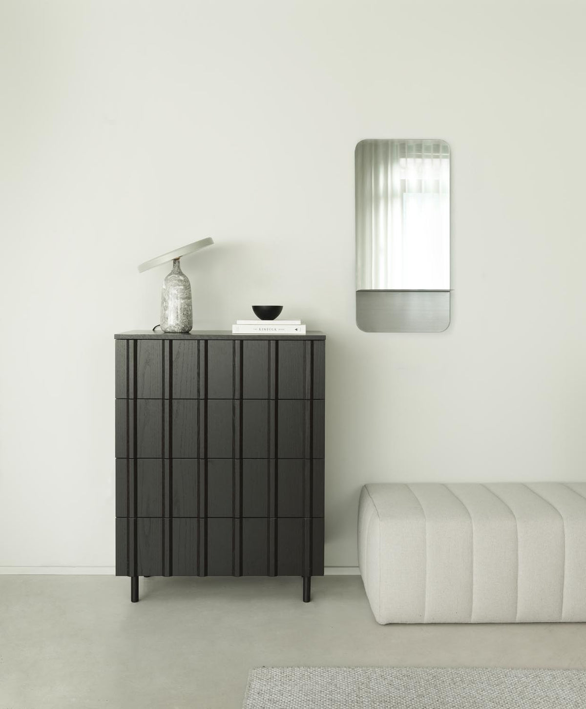 Eddy Tischlampe EU in Grau präsentiert im Onlineshop von KAQTU Design AG. Tischleuchte ist von Normann Copenhagen