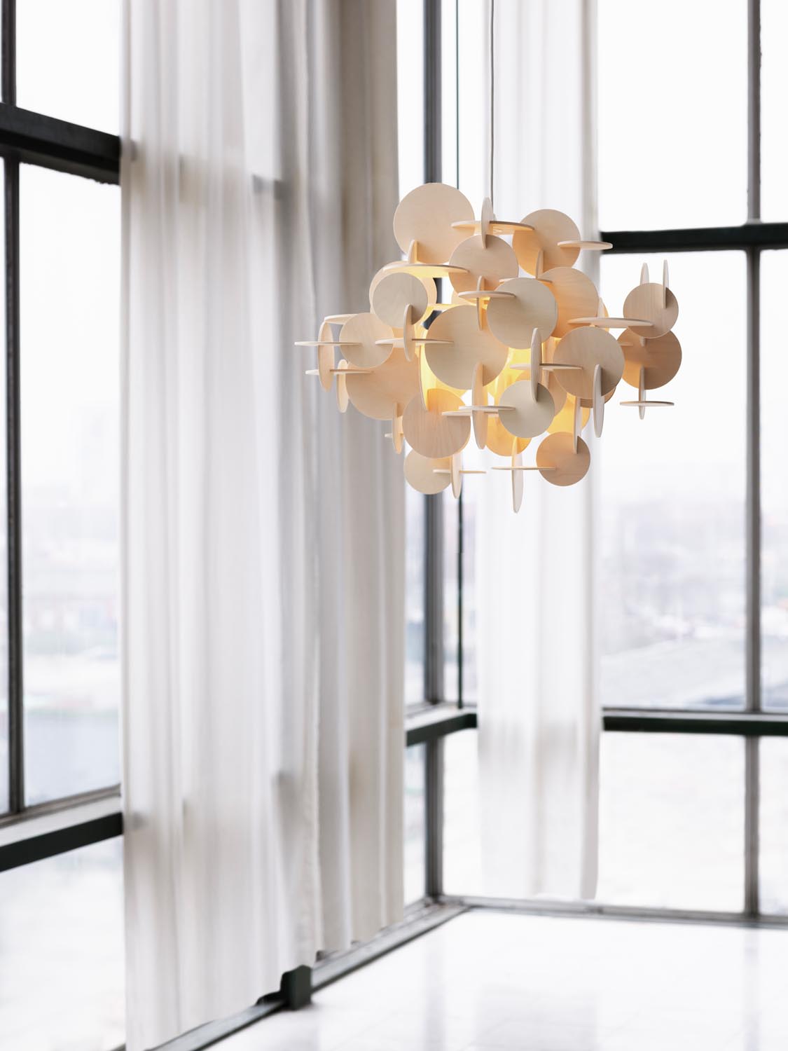 Bau Hängeleuchte gross EU Natur in präsentiert im Onlineshop von KAQTU Design AG. Pendelleuchte ist von Normann Copenhagen