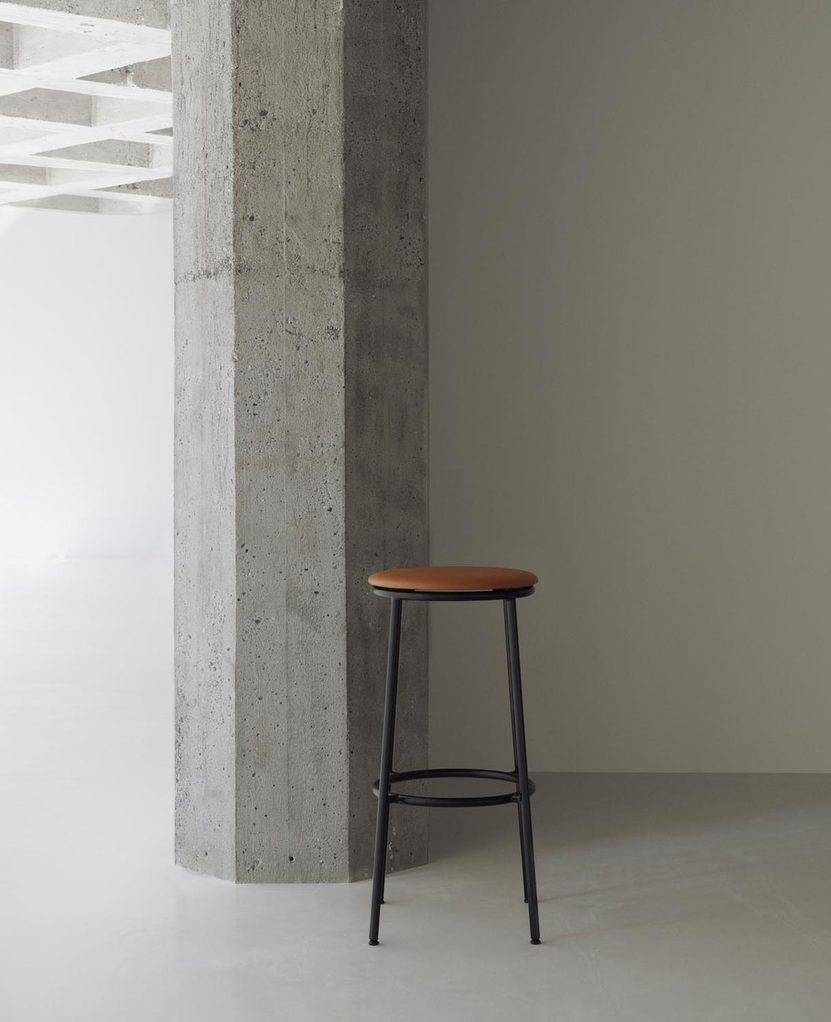 Circa Barhocker in Ultra 41574 präsentiert im Onlineshop von KAQTU Design AG. Barhocker ist von Normann Copenhagen