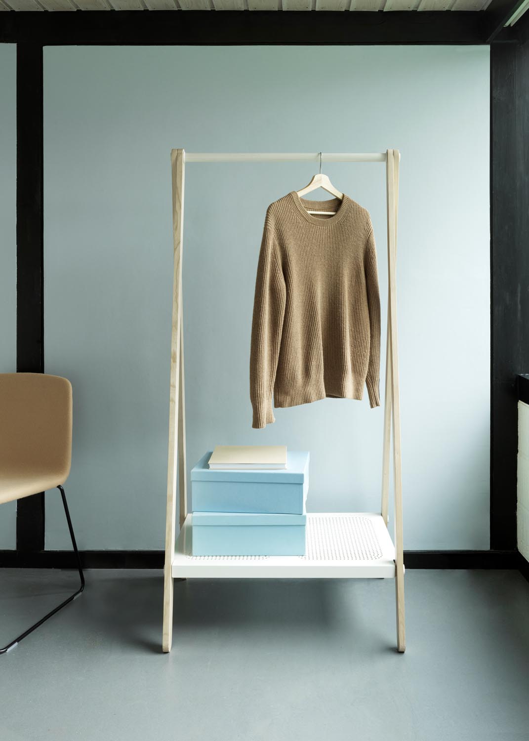 Toj Kleiderständer klein in präsentiert im Onlineshop von KAQTU Design AG. Kleiderständer ist von Normann Copenhagen