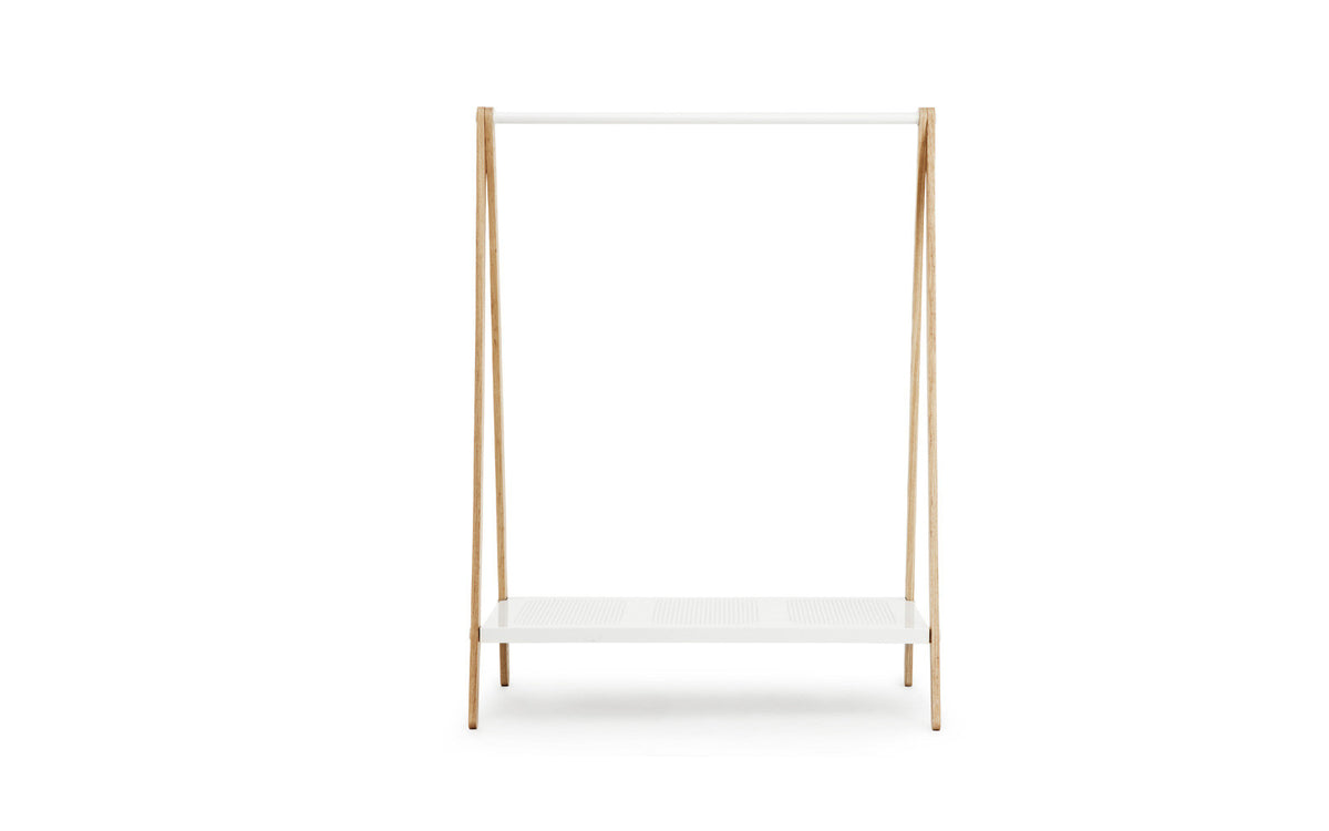 Toj Kleiderständer gross in Weiss präsentiert im Onlineshop von KAQTU Design AG. Kleiderständer ist von Normann Copenhagen