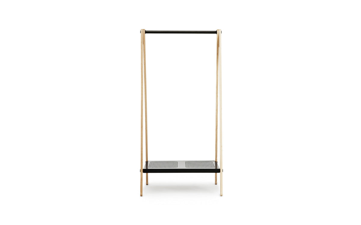 Toj Kleiderständer klein in Grau präsentiert im Onlineshop von KAQTU Design AG. Kleiderständer ist von Normann Copenhagen