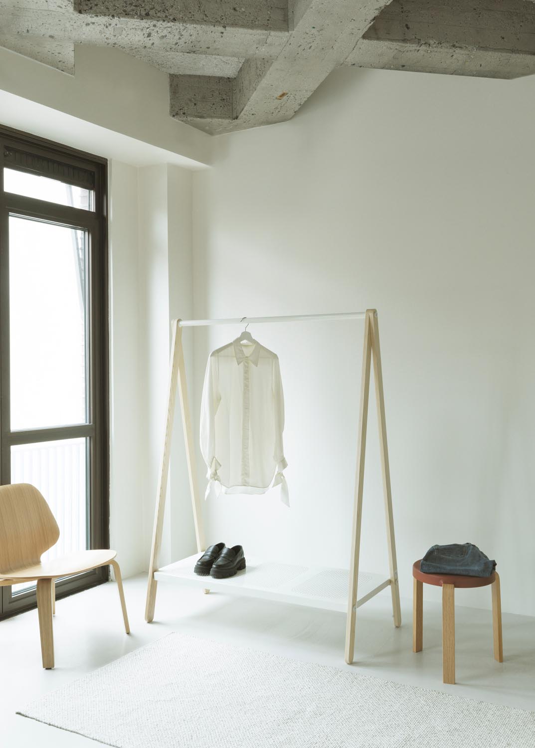 Toj Kleiderständer gross in präsentiert im Onlineshop von KAQTU Design AG. Kleiderständer ist von Normann Copenhagen