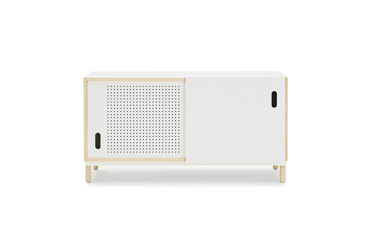 Kabino Sideboard weiss in präsentiert im Onlineshop von KAQTU Design AG. Sideboard ist von Normann Copenhagen