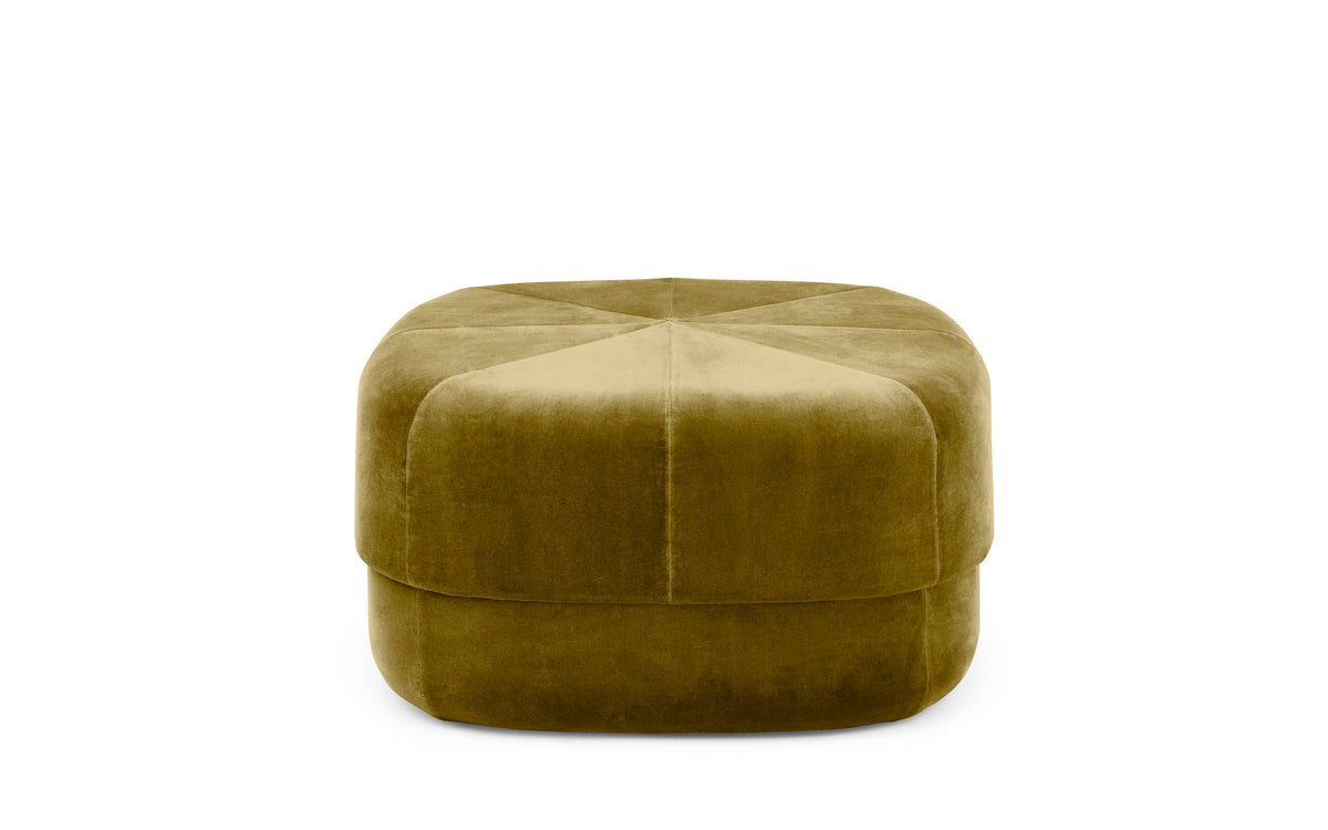 Circus Pouf in Moos präsentiert im Onlineshop von KAQTU Design AG. Pouf ist von Normann Copenhagen