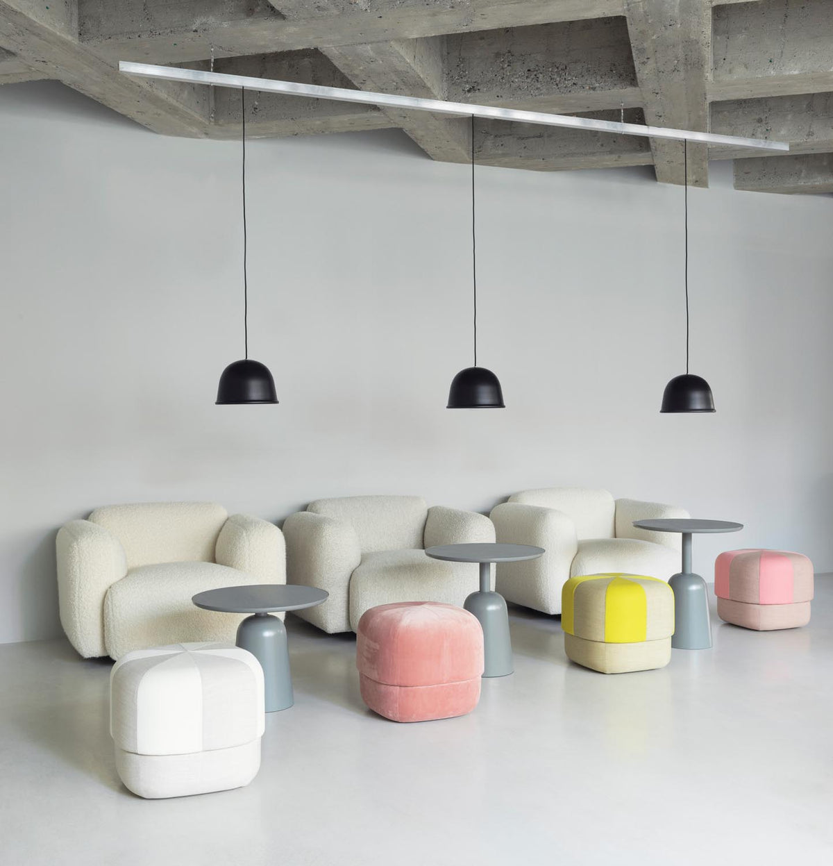 Circus Pouf Klein Blush/Velour in präsentiert im Onlineshop von KAQTU Design AG. Pouf ist von Normann Copenhagen