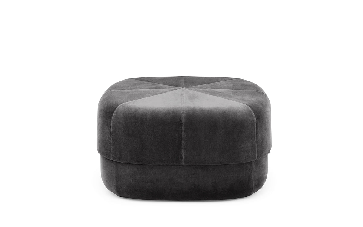 Circus Pouf Gross grau/Velour in präsentiert im Onlineshop von KAQTU Design AG. Pouf ist von Normann Copenhagen
