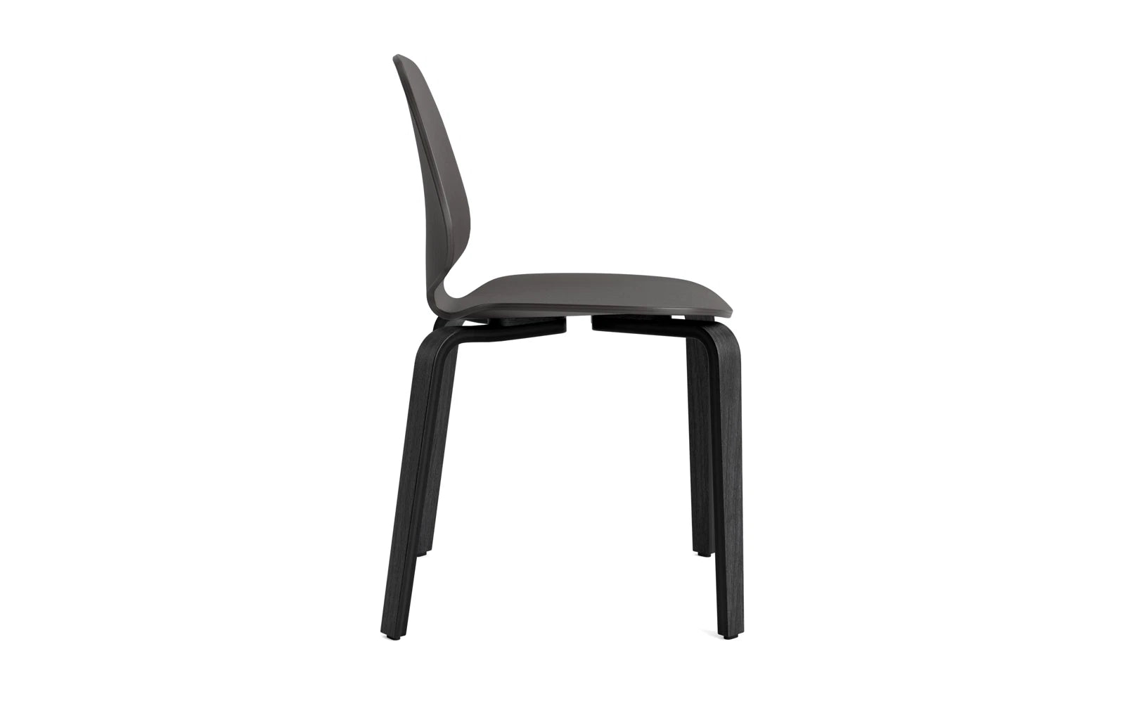 My Chair Schwarz von Normann Copenhagen: Ein eleganter, vielseitiger Stuhl, der zeitloses Design und hohe Funktionalität perfekt kombiniert.