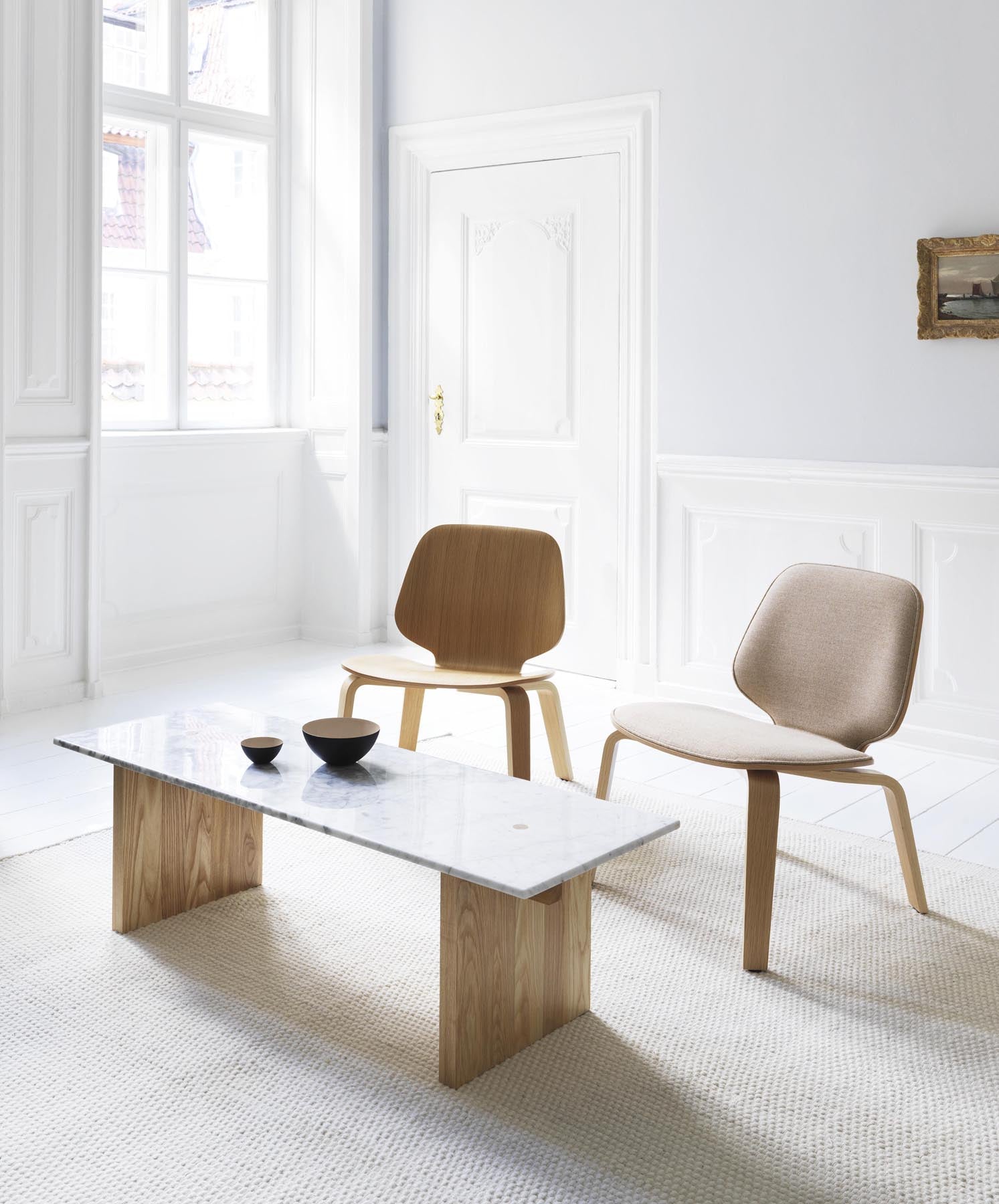 Entdecken Sie den My Chair Lounge-Sessel Eiche von Normann Copenhagen – ein stilvolles Designstück, das Eleganz und Komfort vereint.