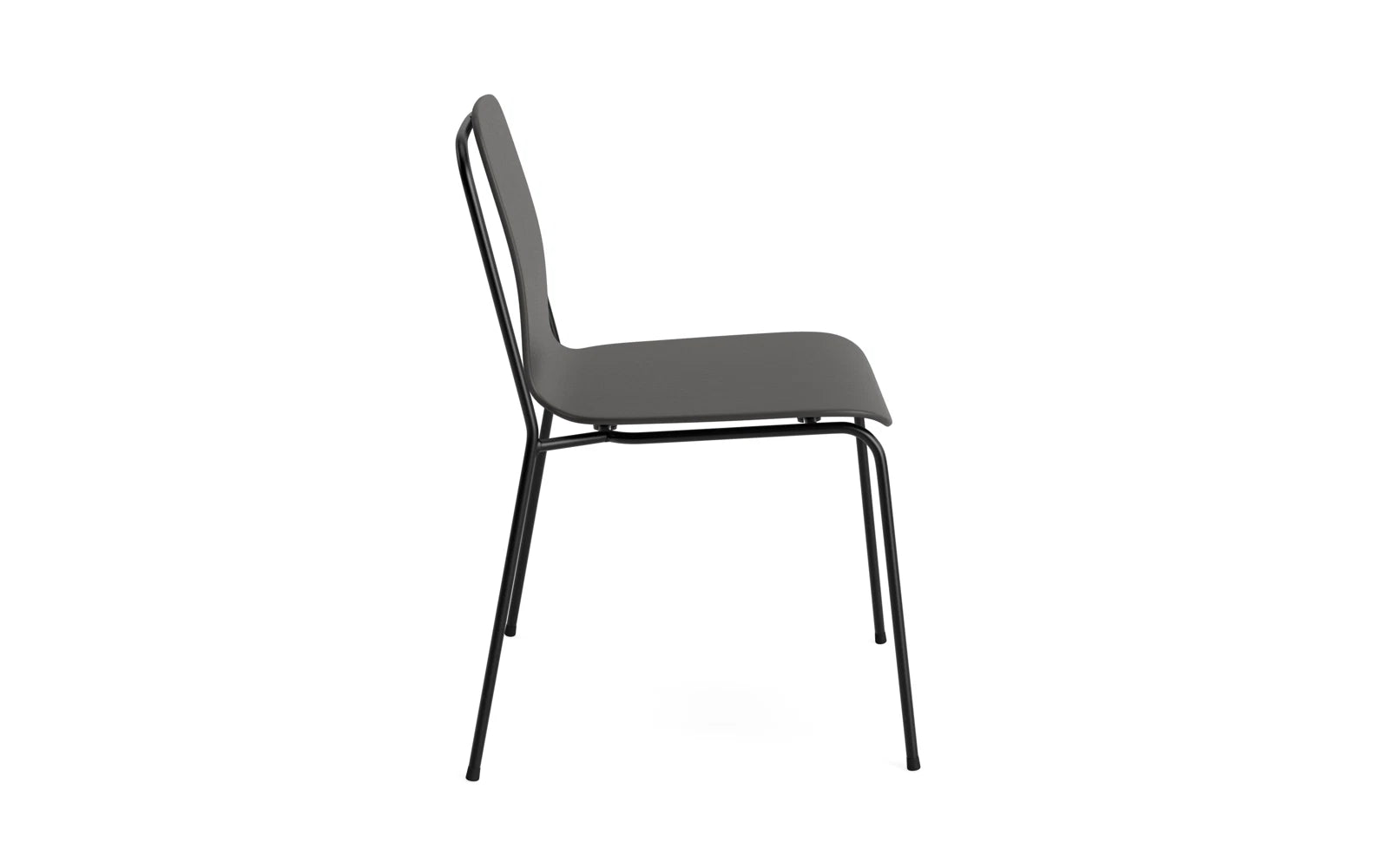 Der Studio Stuhl von Normann Copenhagen kombiniert industriellen Stahl mit edlem Eichenfurnier. Ideal für stilvolle Wohn- und Arbeitsräume!