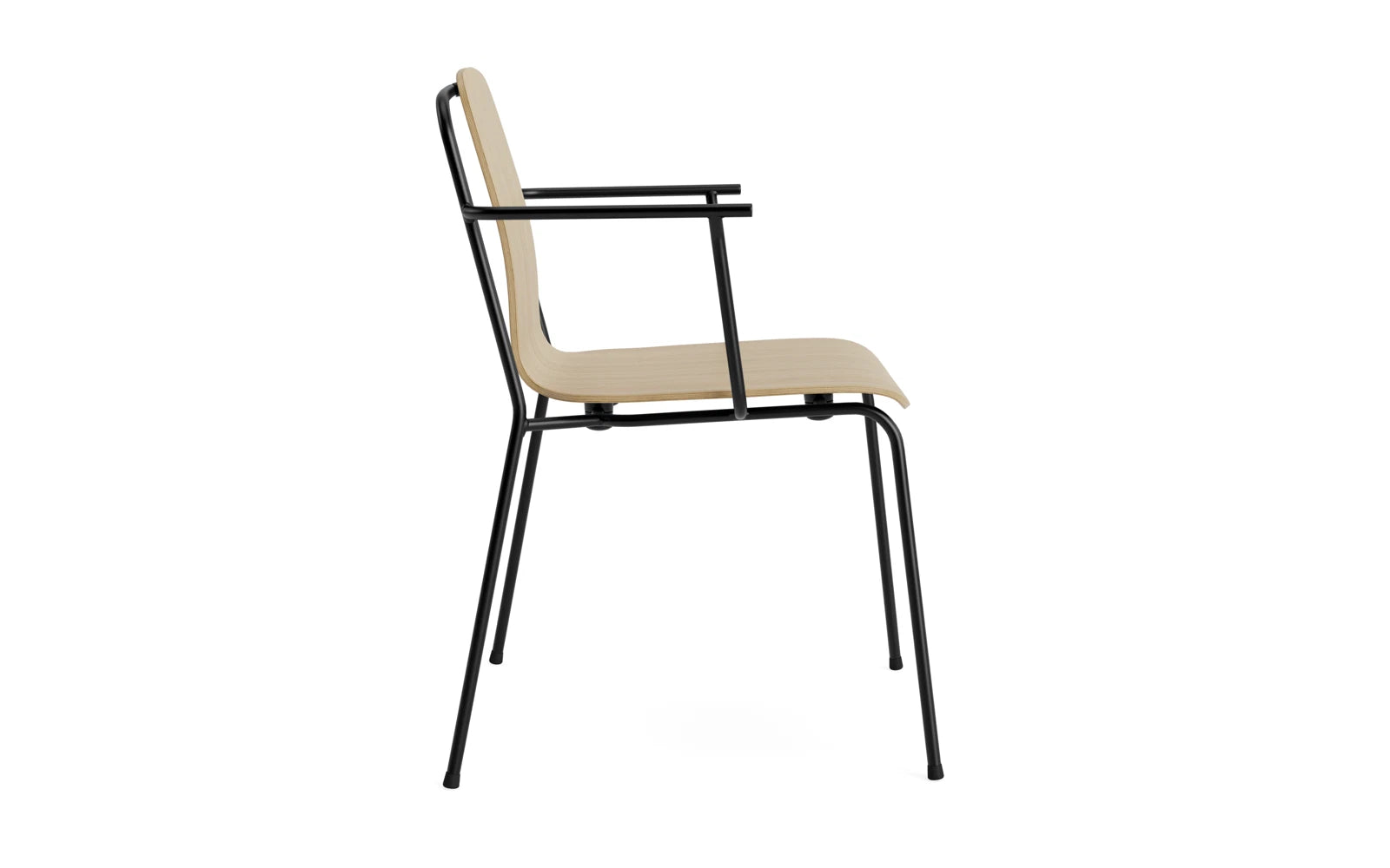 Der Studio Armlehnstuhl von Normann Copenhagen bietet eleganten Komfort und zeitgemäßes Design, ideal für jedes moderne Zuhause oder Büro.