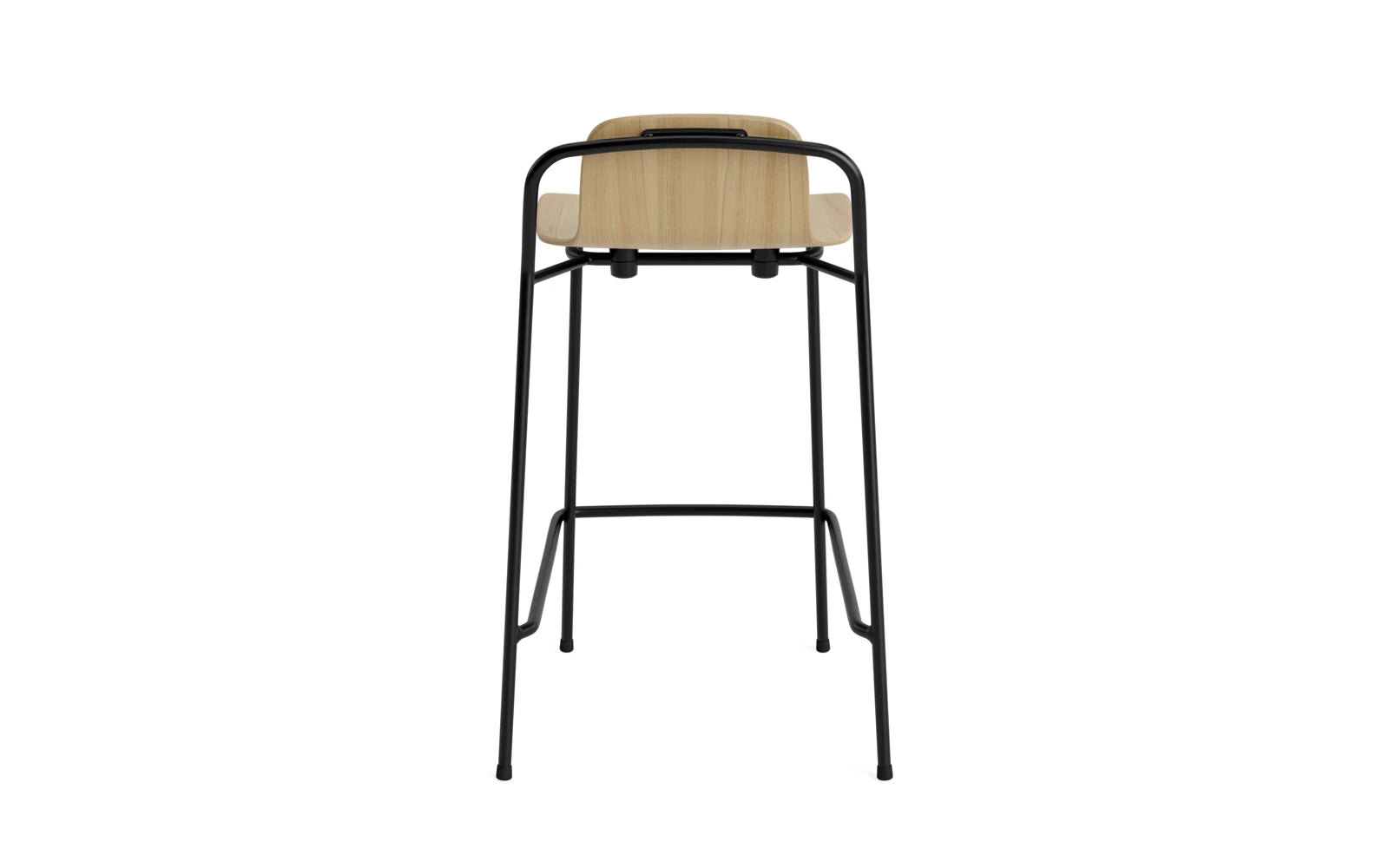 Entdecken Sie den eleganten Studio Barhocker von Normann Copenhagen. Mit 65 cm Sitzhöhe und einer stilvollen Verbindung aus schwarzem Stahl und Eiche ist er ideal für moderne Wohnräume.