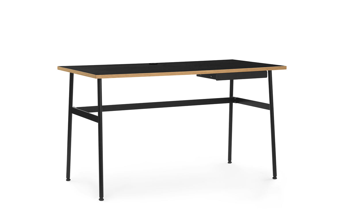 Journal Schreibtisch in Schwarz präsentiert im Onlineshop von KAQTU Design AG. Schreibtisch ist von Normann Copenhagen