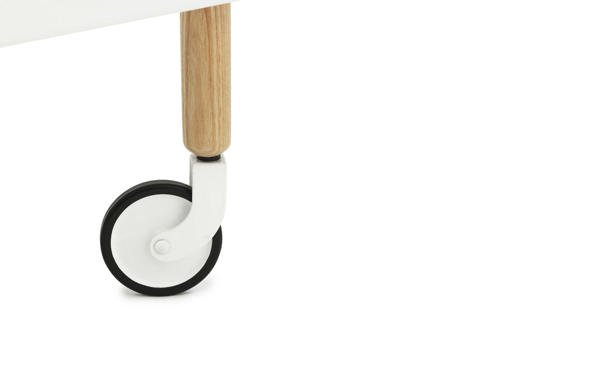 Block Tisch in präsentiert im Onlineshop von KAQTU Design AG. Servierwagen ist von Normann Copenhagen