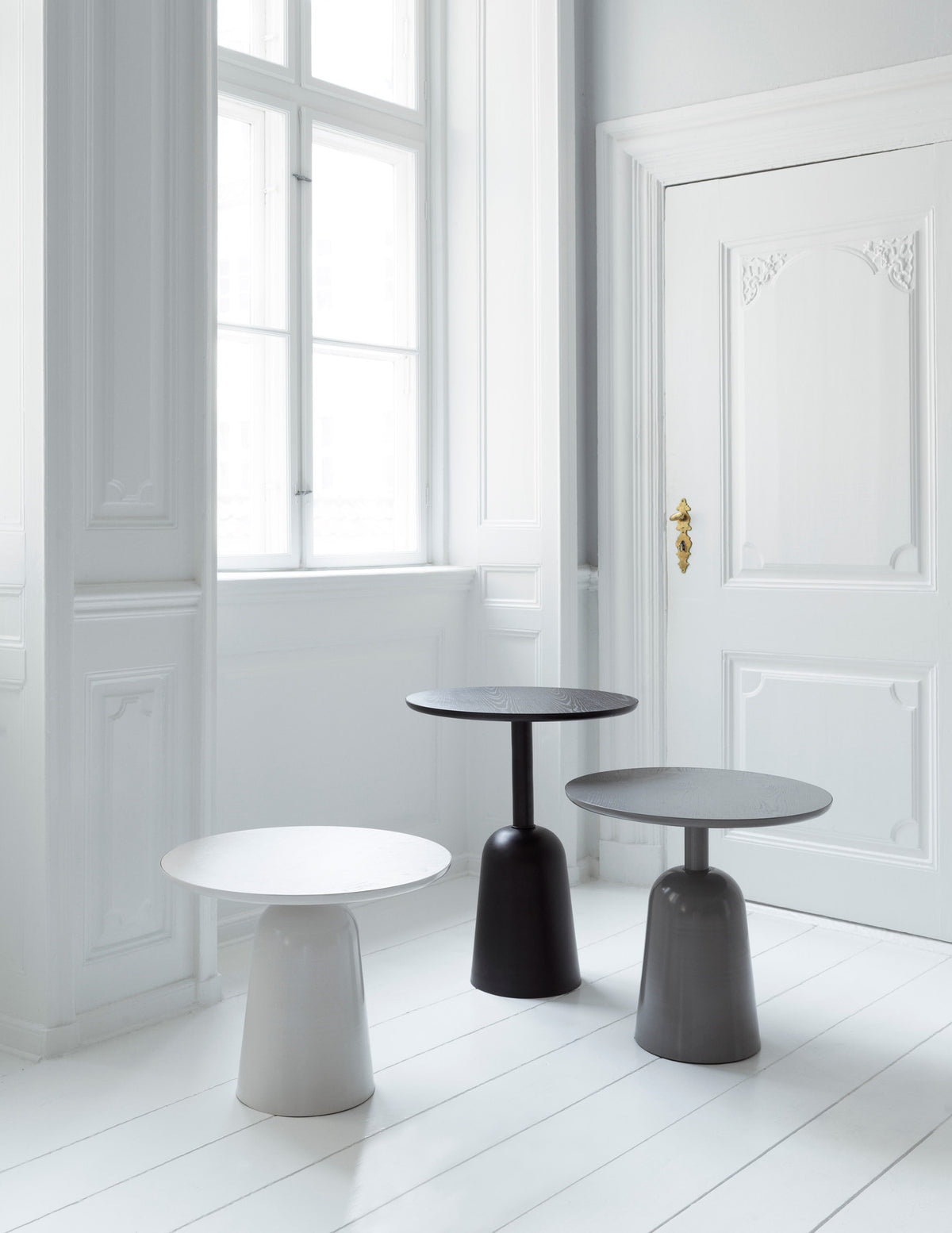 Turn Beistelltisch in Schwarz präsentiert im Onlineshop von KAQTU Design AG. Couchtisch ist von Normann Copenhagen