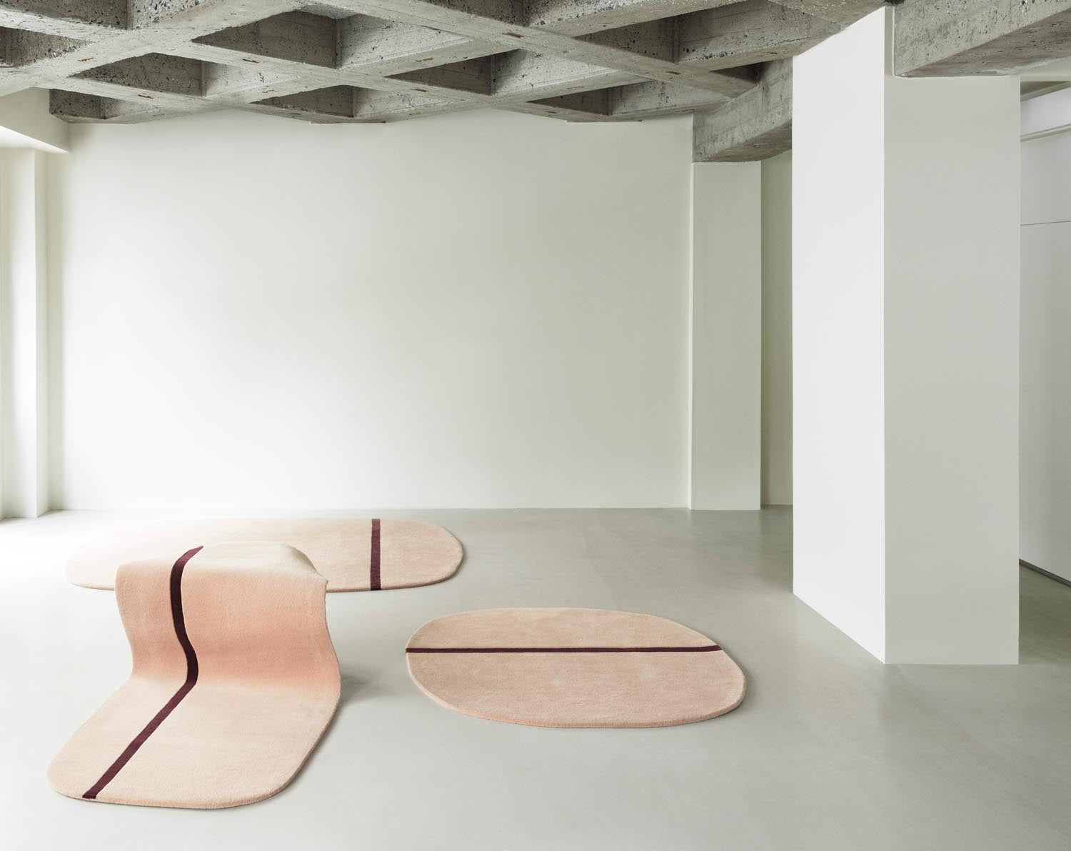 Oona Teppich von Normann Copenhagen: Stilvolles Design vereint mit skandinavischer Ästhetik für ein modernes Wohnambiente.