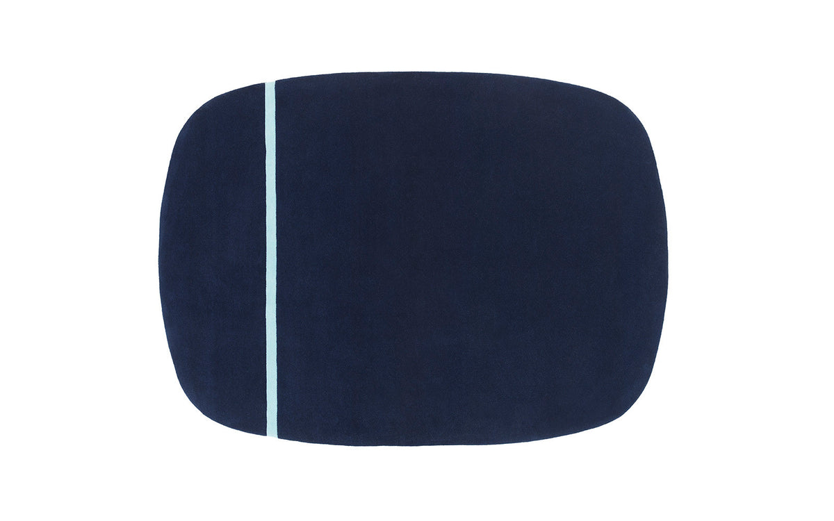 Oona Teppich in Blau präsentiert im Onlineshop von KAQTU Design AG. Teppich ist von Normann Copenhagen