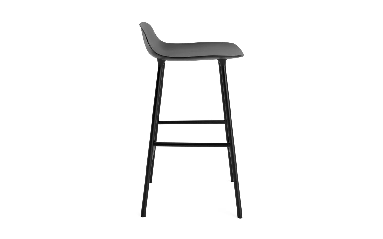 Der Form Barhocker von Normann Copenhagen besticht durch sein modernes skandinavisches Design und bietet höchsten Sitzkomfort für jede Einrichtung.