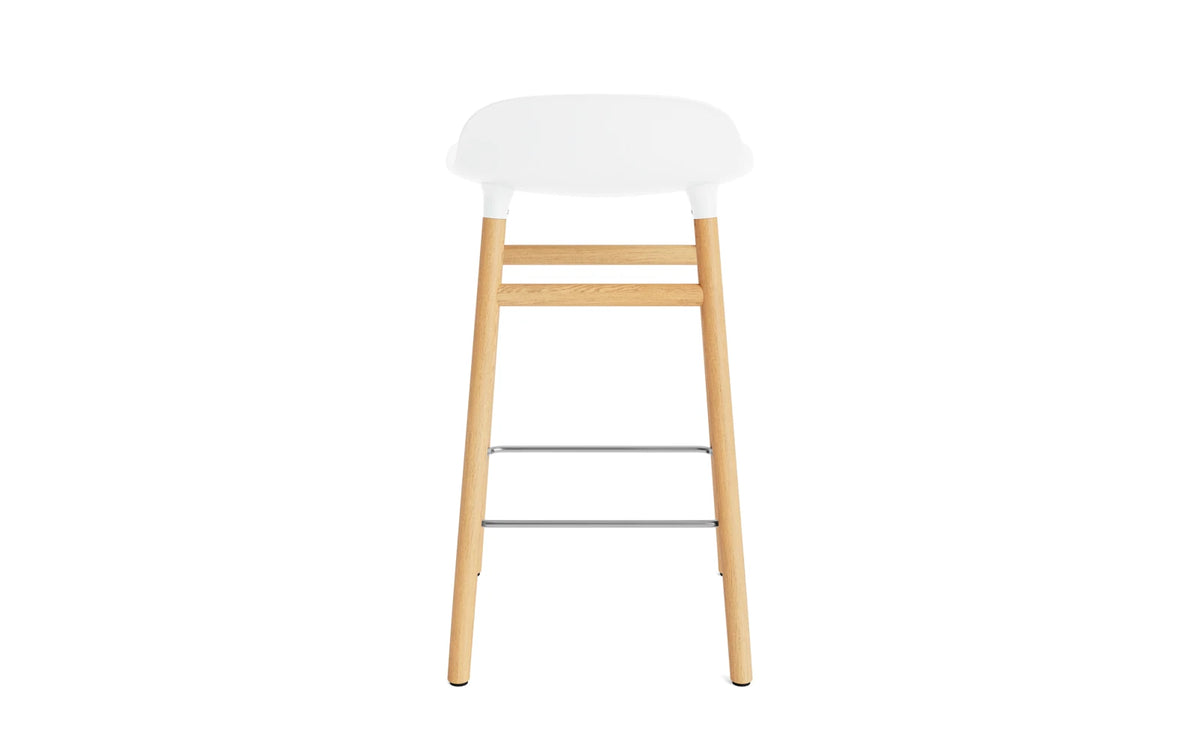 Form Barhocker in Weiss präsentiert im Onlineshop von KAQTU Design AG. Barstuhl ist von Normann Copenhagen