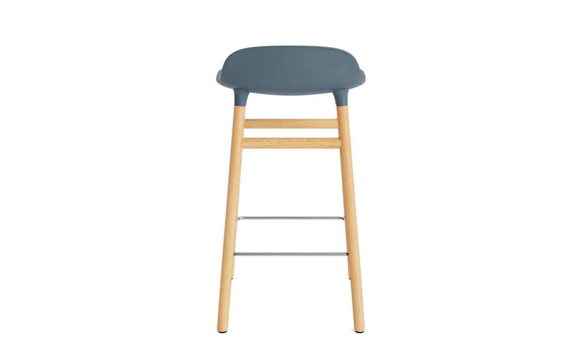 Form Barhocker in Blau präsentiert im Onlineshop von KAQTU Design AG. Barstuhl ist von Normann Copenhagen