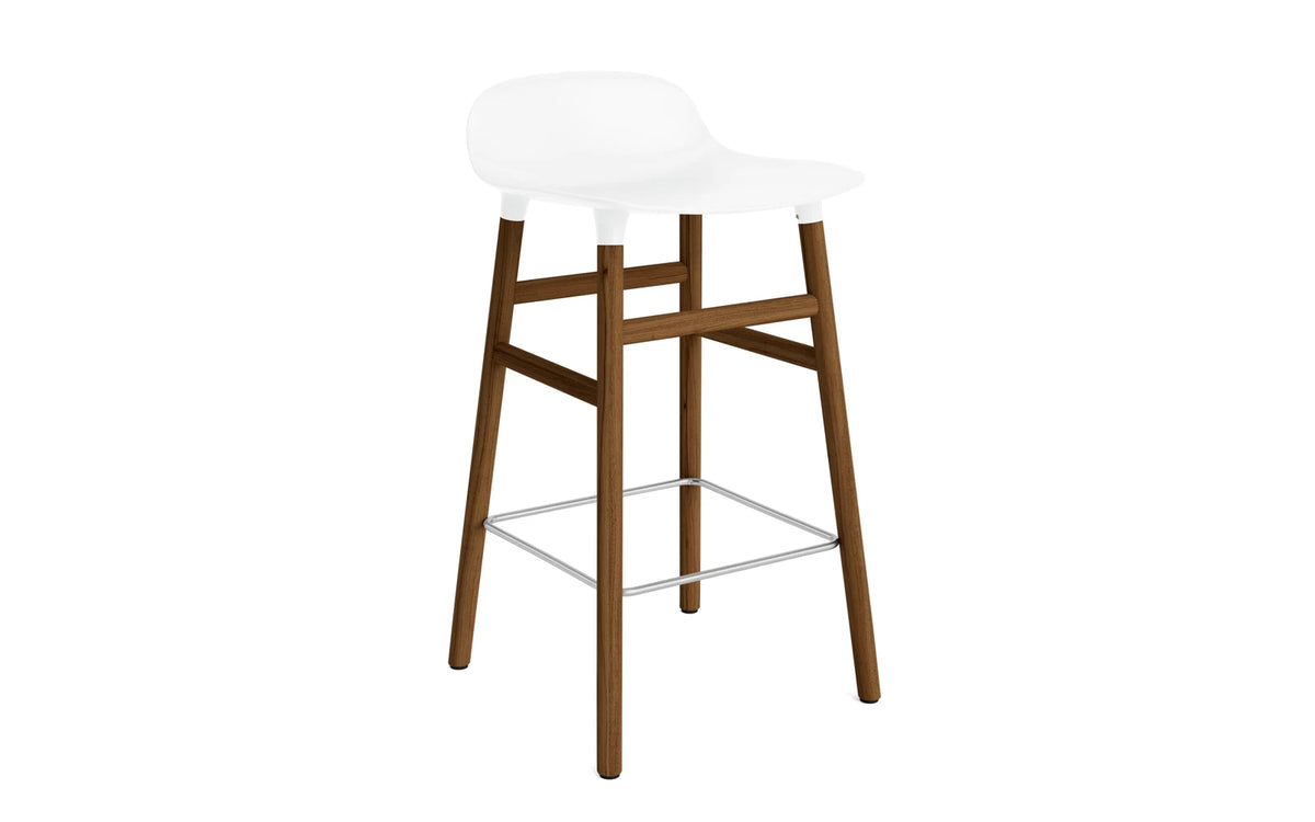 Form Barhocker in Weiss präsentiert im Onlineshop von KAQTU Design AG. Barstuhl ist von Normann Copenhagen