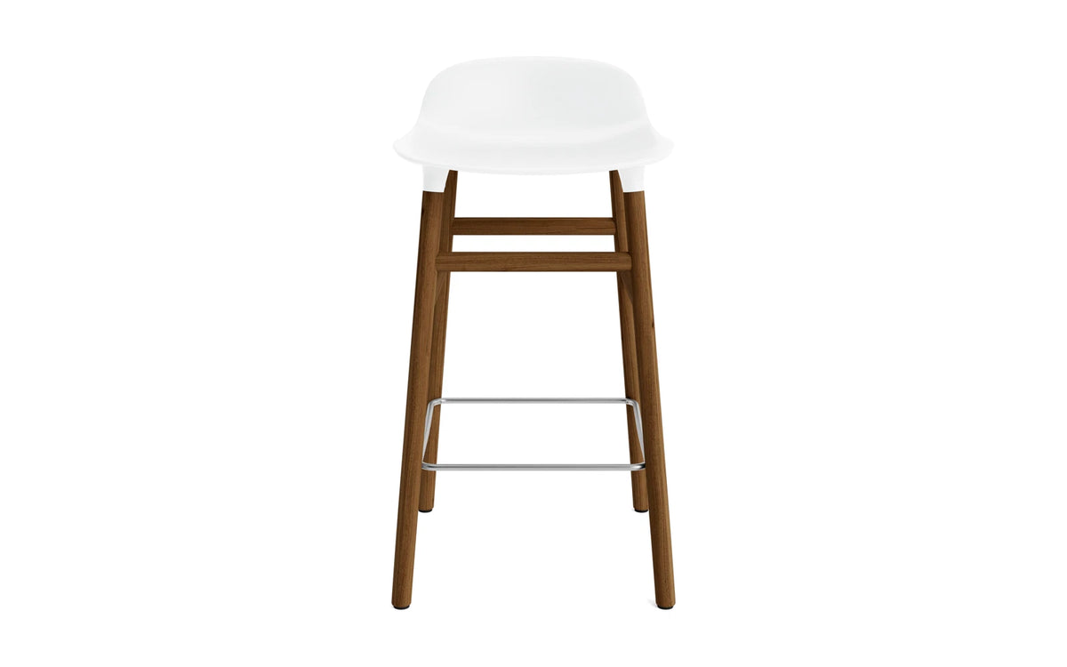 Form Barhocker in Weiss präsentiert im Onlineshop von KAQTU Design AG. Barstuhl ist von Normann Copenhagen