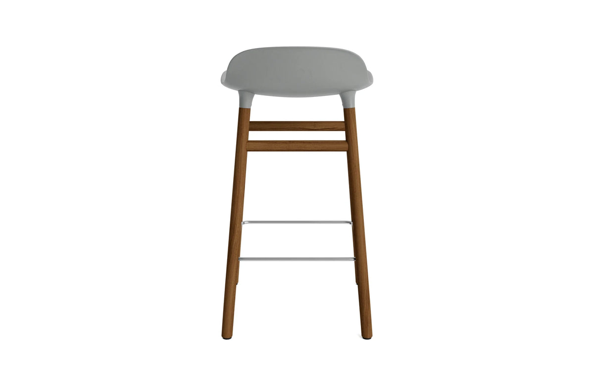 Form Barhocker in Grau präsentiert im Onlineshop von KAQTU Design AG. Barstuhl ist von Normann Copenhagen