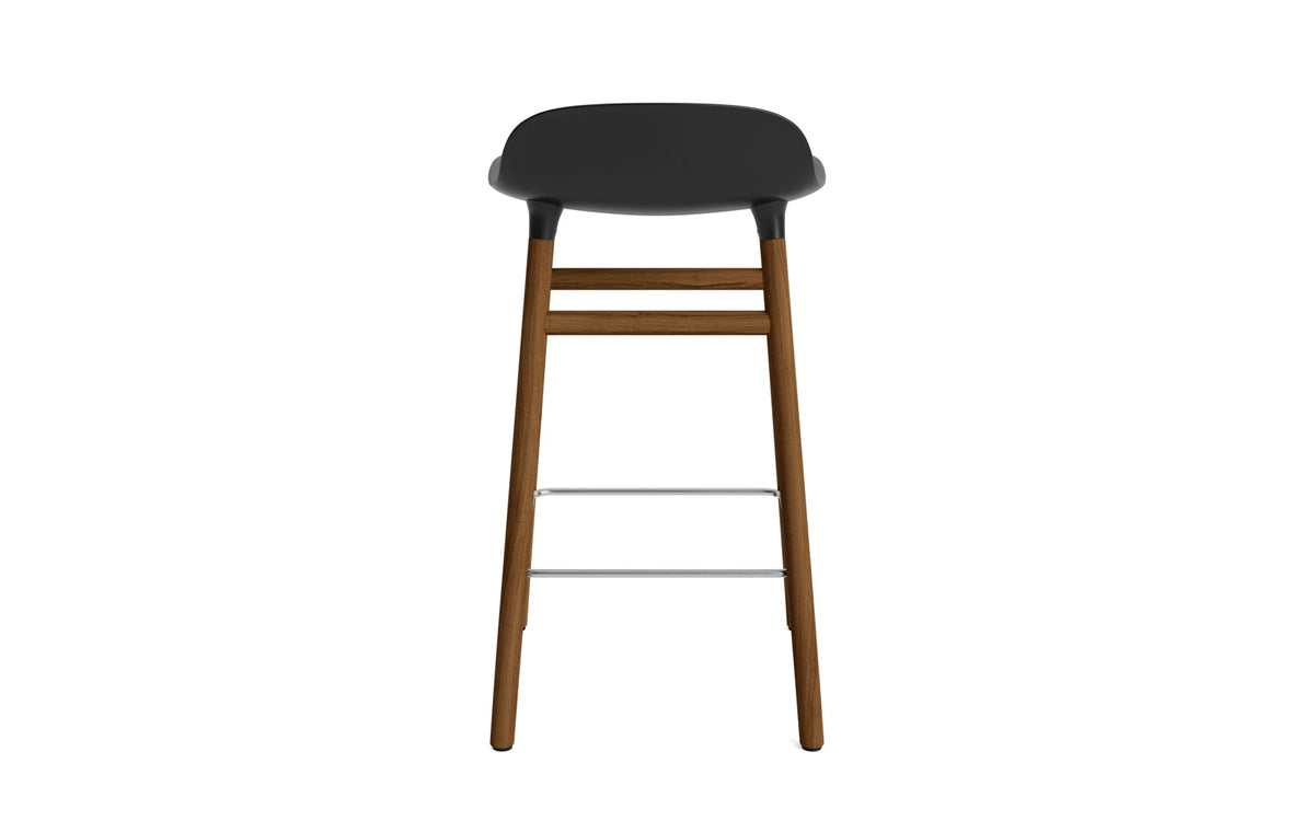 Form Barhocker in Schwarz präsentiert im Onlineshop von KAQTU Design AG. Barstuhl ist von Normann Copenhagen